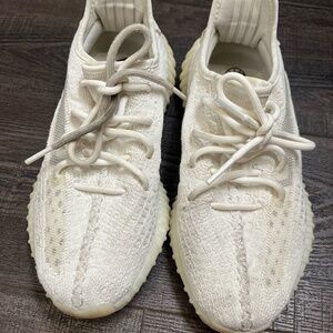 White Yeezy Boost V2' Cream/white